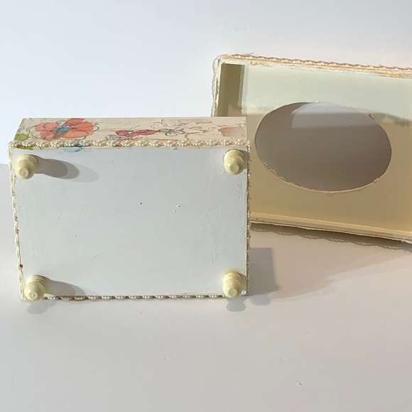 Vintage Style Ivory Tissue Box with Flowers - Picture 9 of 10